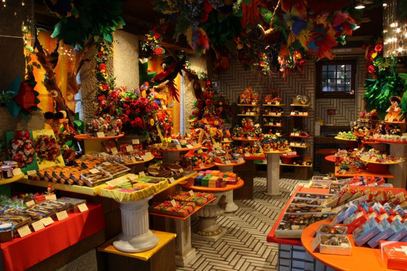 ecommerce-BENDEJUN-min_candy_store_chocolate_shop_chocolate_switzerland-393515